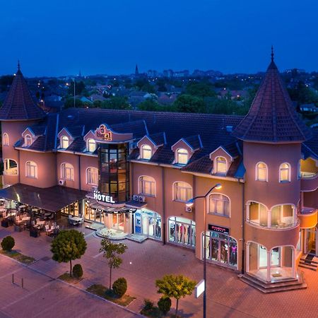 Garni Hotel Royal Crown Subotica Exterior foto